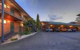 The Vines Motel & Cottages